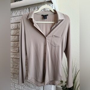 LIKE NEW Sincerely Jules Beige Stretchy Button-Up Blouse